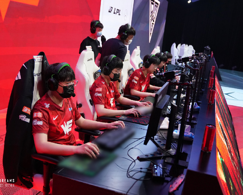 察场上形势 察场上形势