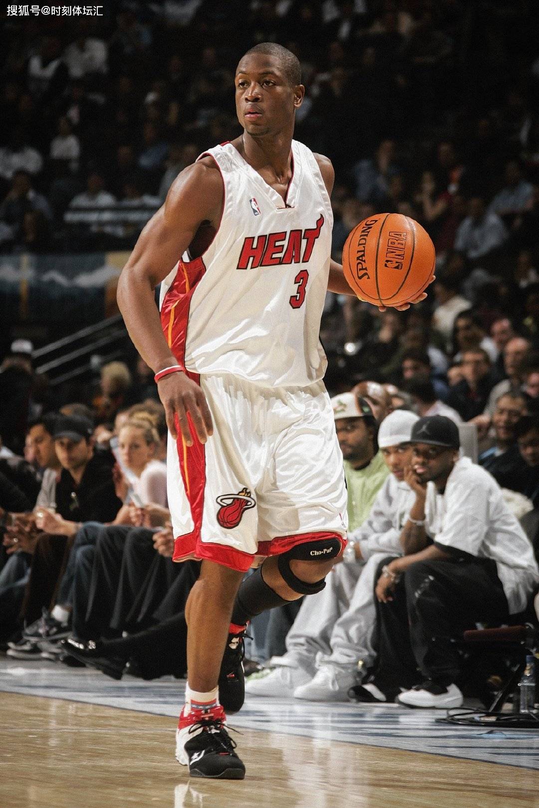 皇马则通过 皇马则通过